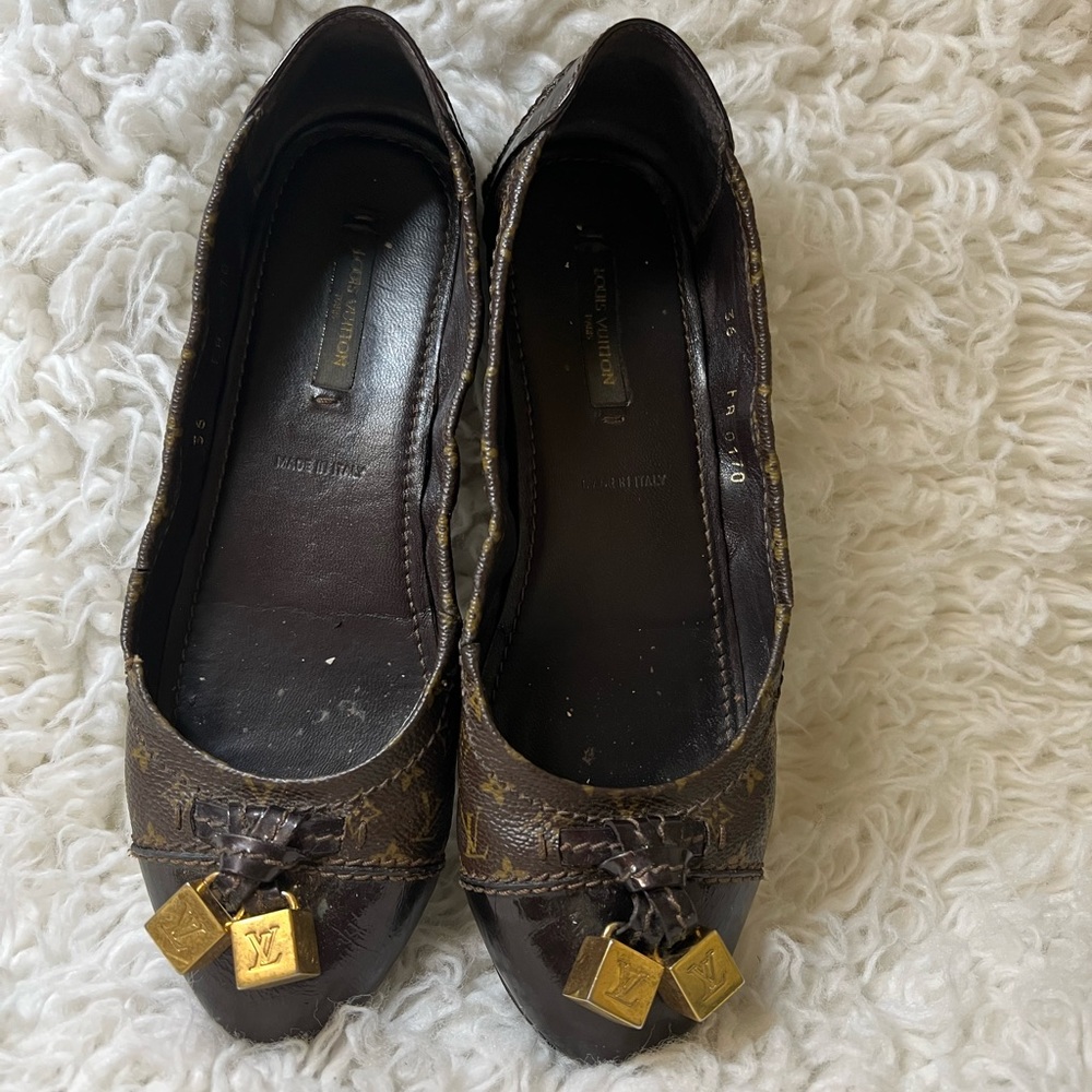 Louis Vuitton Flat Monogram Shoes size 6